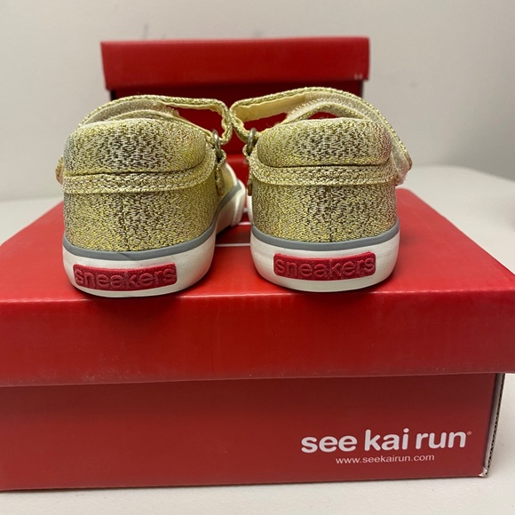 See Kai Run Girls' Marie Sneaker, Gold Glitter - Picture 4 of 6